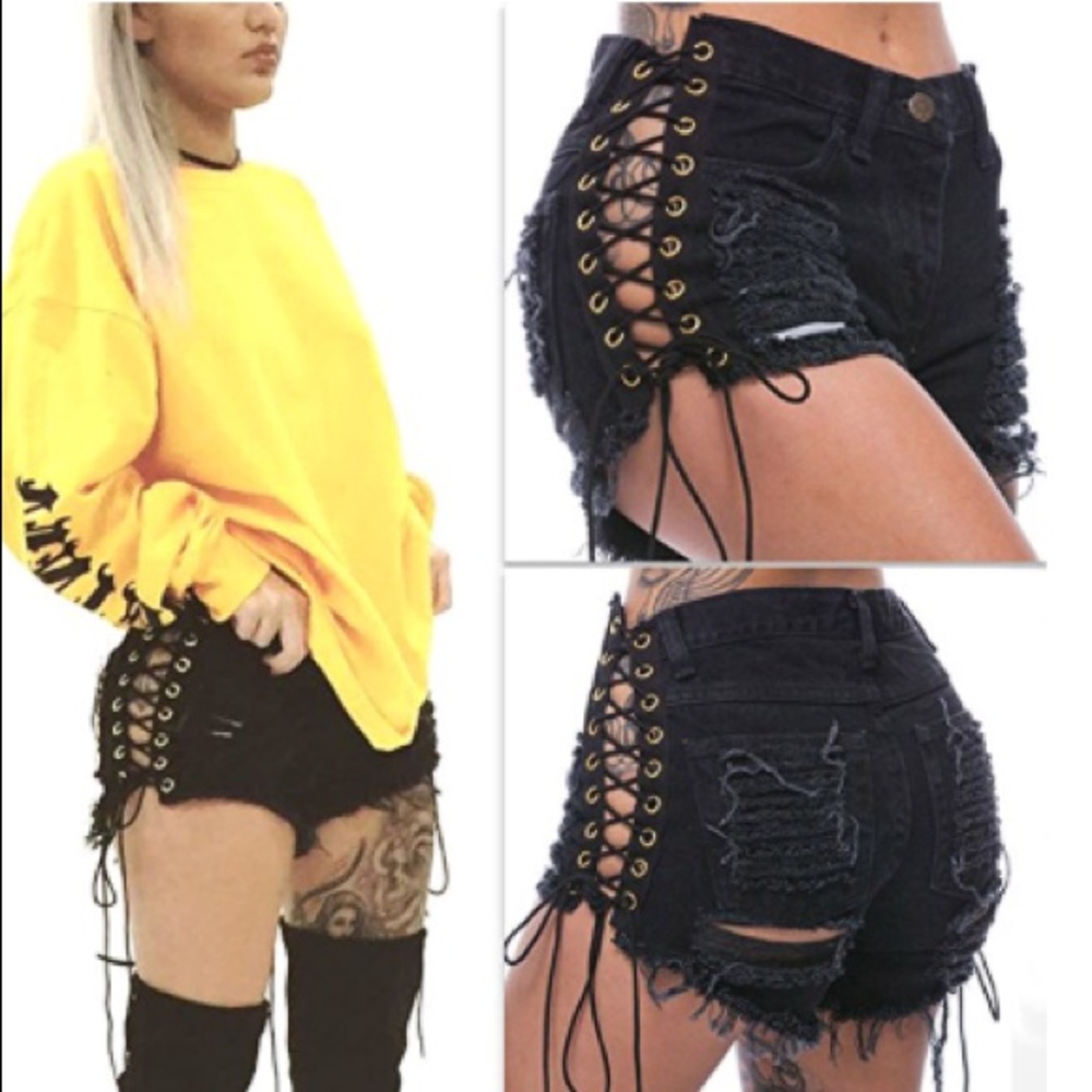 ☠️Black Lace-Up Ripped Denim Shorts☠️